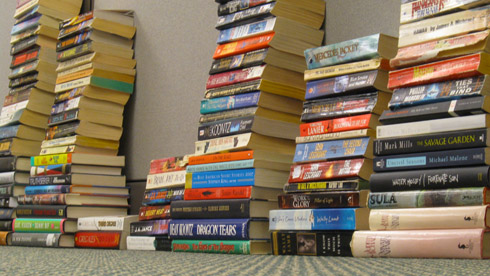  Како да го средите хаосот од книги