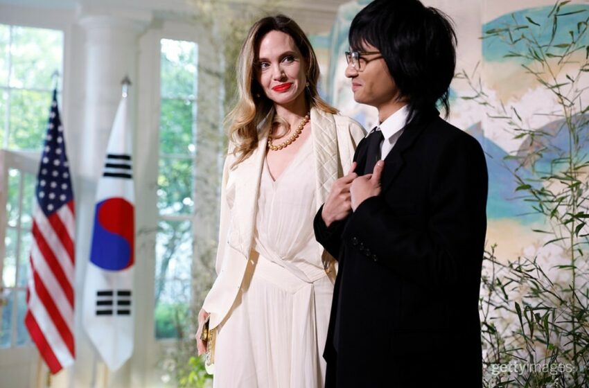  Анџелина Џоли со син ѝ Медокс беа гости на свечена вечера во Белата куќа